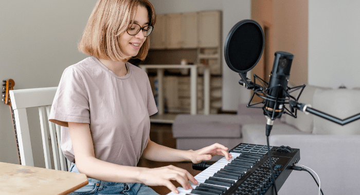 シンセサイザー