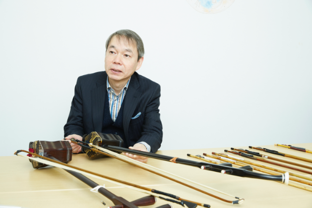 家元制度を説明する男性