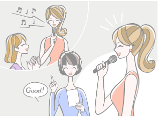 講師に教わり、歌が上手くなって人前で歌う女性